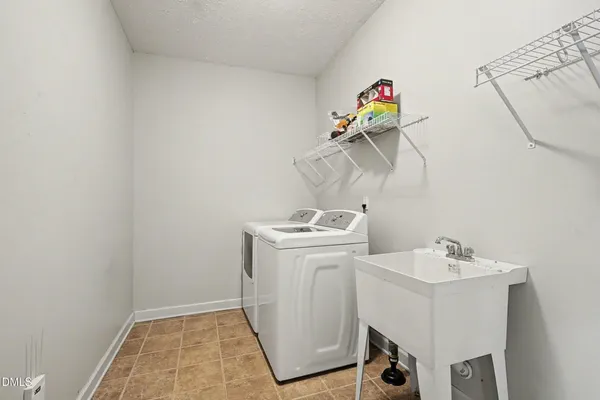 a view of empty room with a ceiling fan