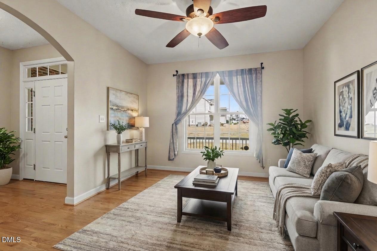 615 Lenoir Drive Spring Lake, NC 28390 - Photo 5 of 39 a living room with furniture