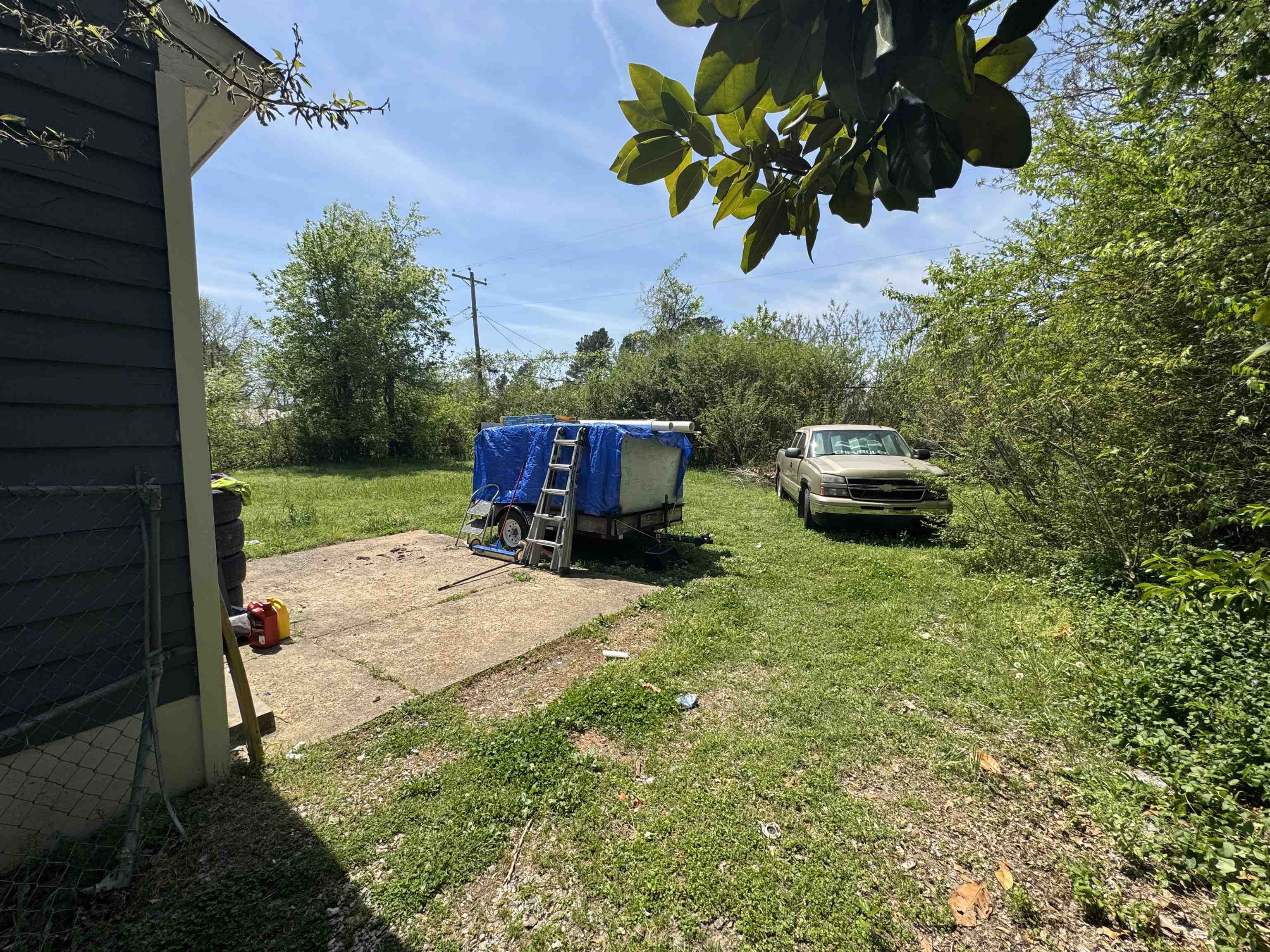 5133 Stacey Road Memphis, TN 38109 - Photo 9 of 10 View of grassy yard