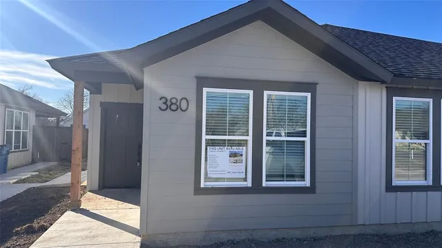 $1,950 | 380 North Dallas Street, Palmer, TX 75152