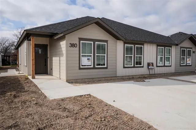 $1,950 | 380 North Dallas Street, Palmer, TX 75152