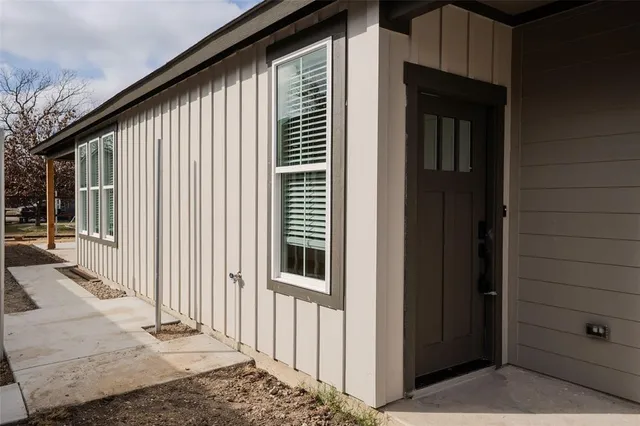 $1,950 | 380 North Dallas Street, Palmer, TX 75152