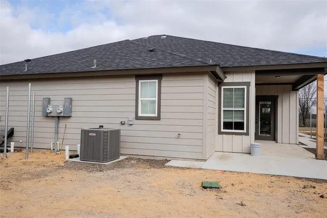 $1,950 | 380 North Dallas Street, Palmer, TX 75152