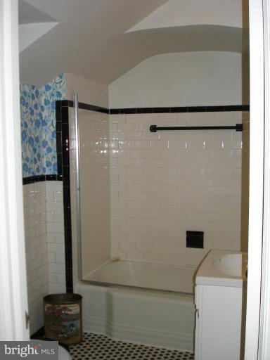 1205 Lake Falls Road Baltimore, MD 21210 - Photo 13 of 20 5x8 black & white tile hall bath, tub/shower