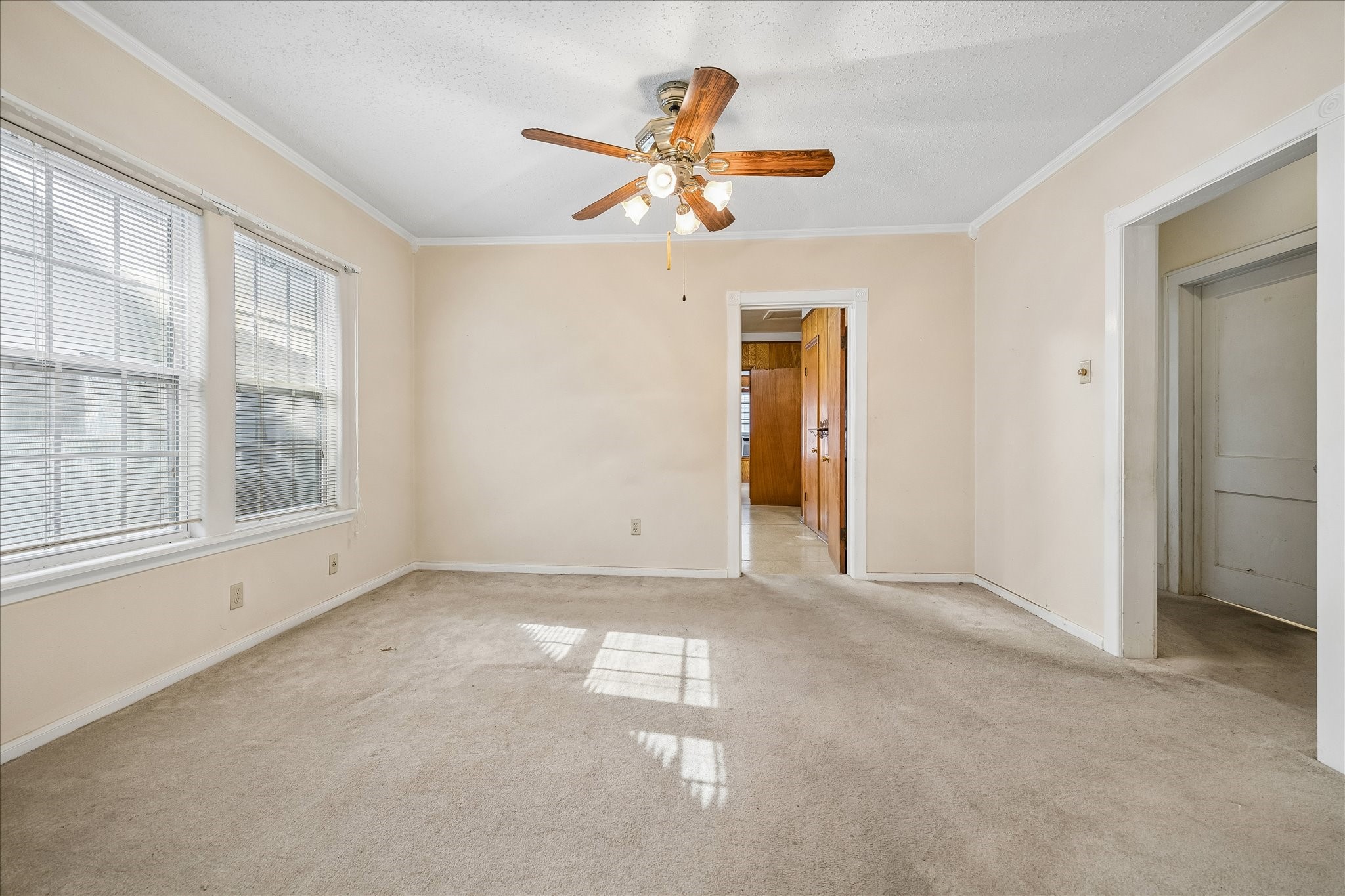 1013 Key Street Houston, TX 77009 - Photo 4 of 14 Dining Room located off the Family Room leads to the Kitchen.