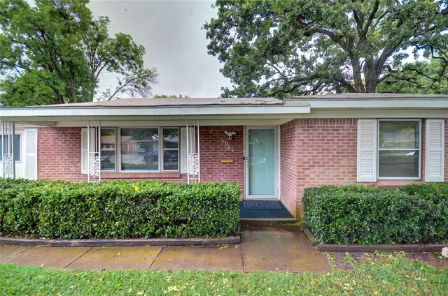 $1,895 | 4004 Caddo Trail, Lake Worth, TX 76135