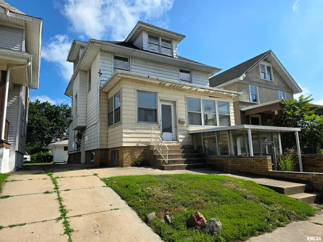 $189,900 | 1403 West Main Street, Peoria, IL 61606