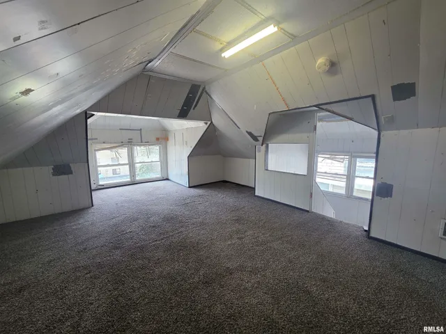 $189,900 | 1403 West Main Street, Peoria, IL 61606