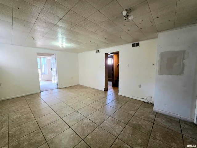 $189,900 | 1403 West Main Street, Peoria, IL 61606