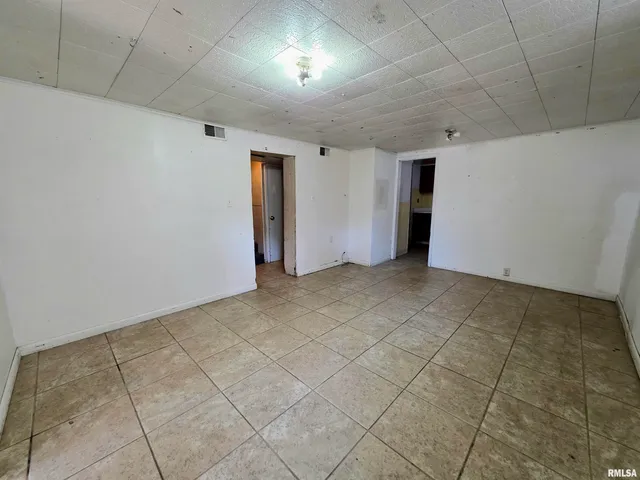 $189,900 | 1403 West Main Street, Peoria, IL 61606