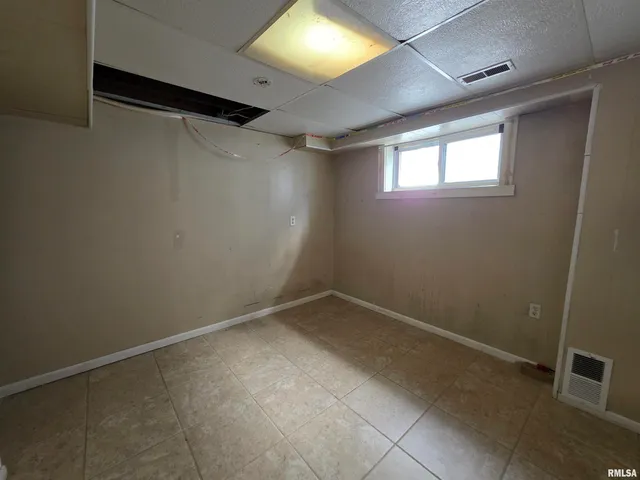 $189,900 | 1403 West Main Street, Peoria, IL 61606