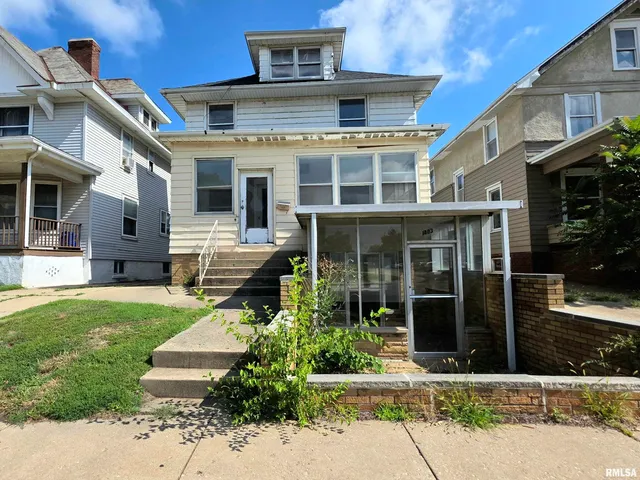 $189,900 | 1403 West Main Street, Peoria, IL 61606