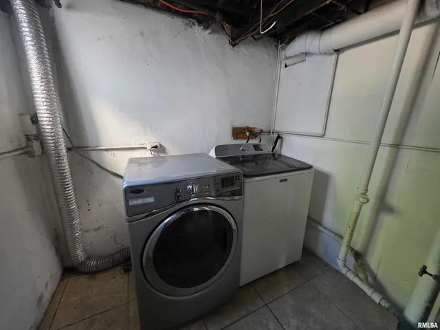 $189,900 | 1403 West Main Street, Peoria, IL 61606