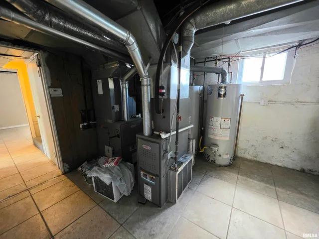 $189,900 | 1403 West Main Street, Peoria, IL 61606