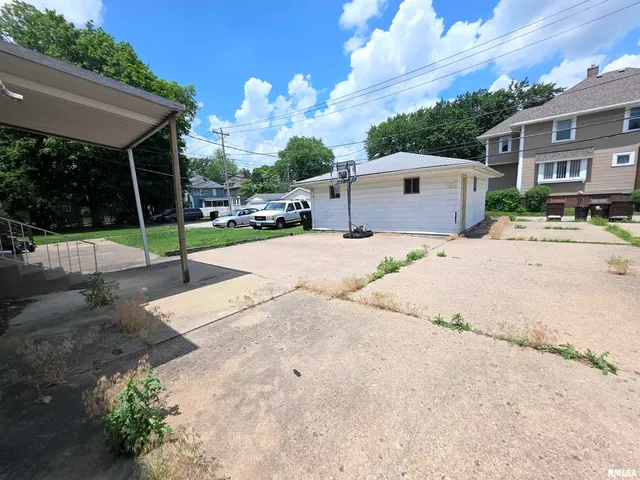 $189,900 | 1403 West Main Street, Peoria, IL 61606