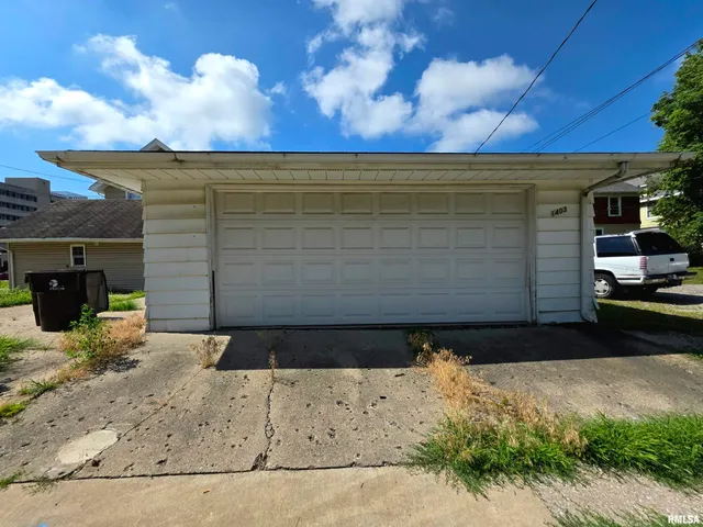 $189,900 | 1403 West Main Street, Peoria, IL 61606