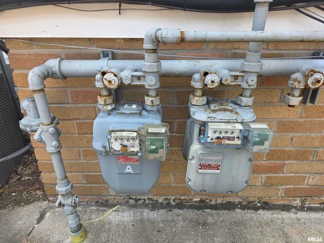 $189,900 | 1403 West Main Street, Peoria, IL 61606