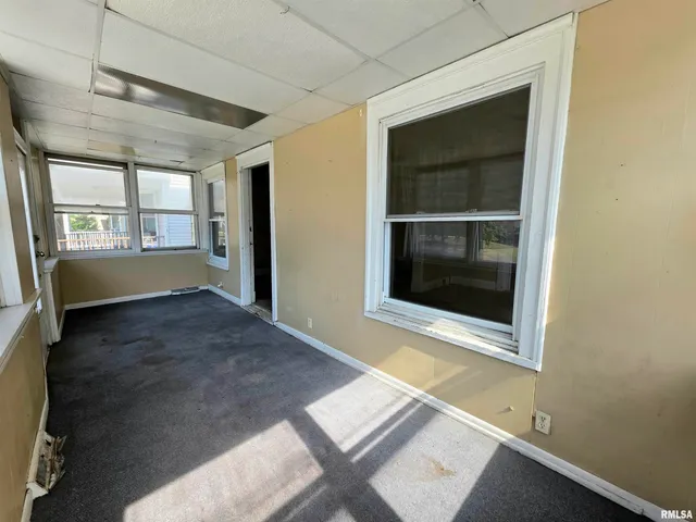 $189,900 | 1403 West Main Street, Peoria, IL 61606