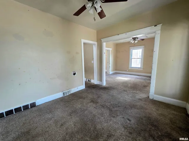 $189,900 | 1403 West Main Street, Peoria, IL 61606