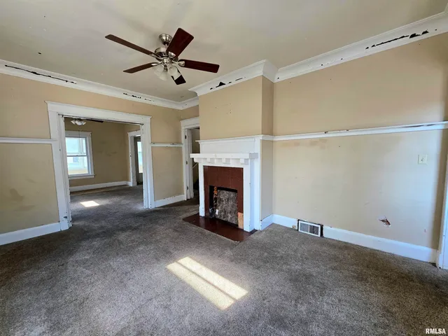 $189,900 | 1403 West Main Street, Peoria, IL 61606