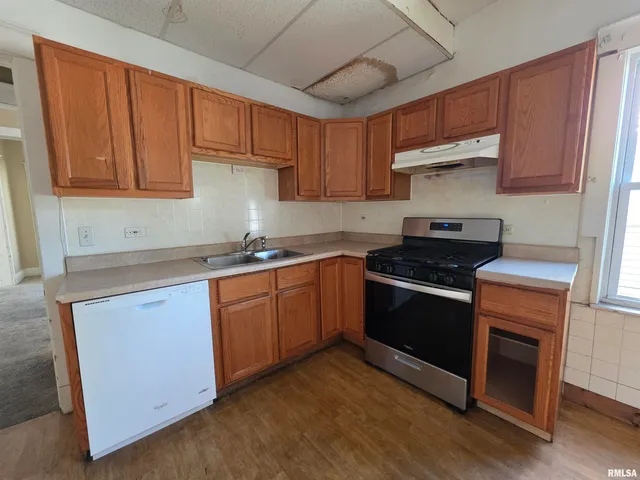 $189,900 | 1403 West Main Street, Peoria, IL 61606