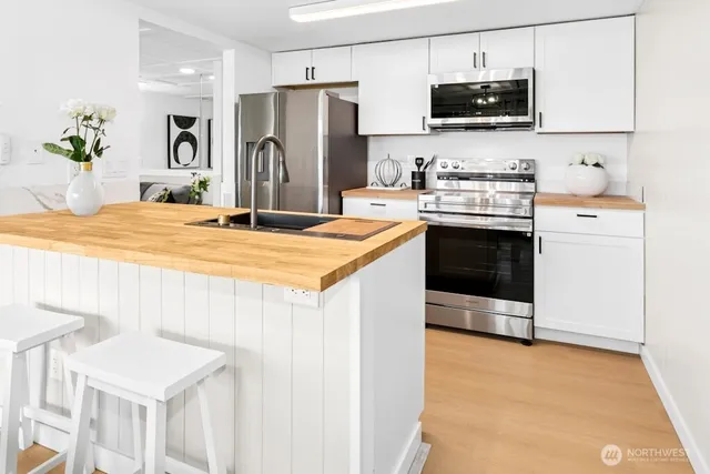 $868,000 | 16925 Inglewood Road Northeast, Unit B305, Kenmore, WA 98028