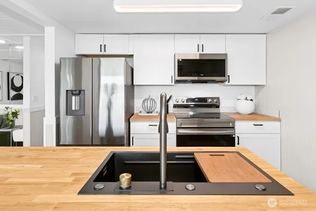 $868,000 | 16925 Inglewood Road Northeast, Unit B305, Kenmore, WA 98028