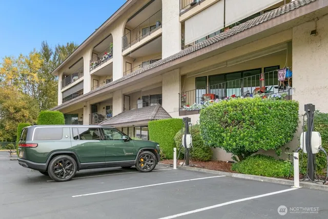 $868,000 | 16925 Inglewood Road Northeast, Unit B305, Kenmore, WA 98028