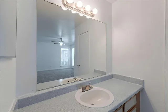 $1,390 | 2430 Cromwell Circle, Unit 812, Austin, TX 78741