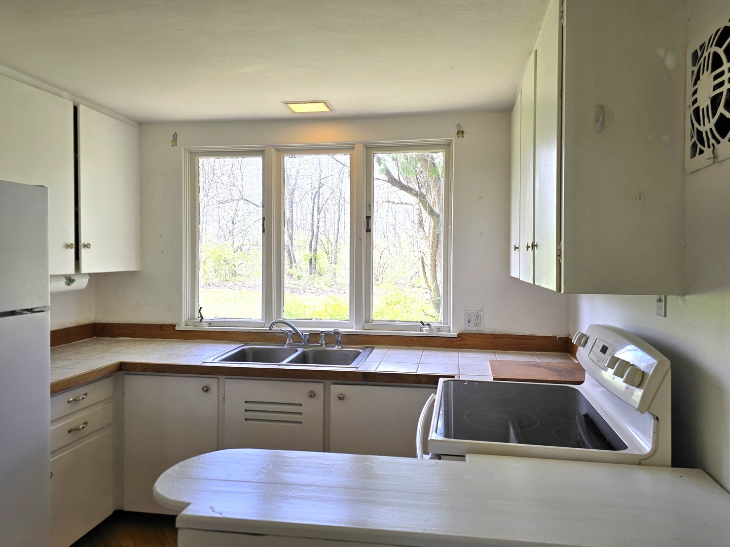 1316 South Fleming Road, Unit A Woodstock, IL 60098 - Photo 5 of 18 a kitchen with granite countertop a sink window and cabinets