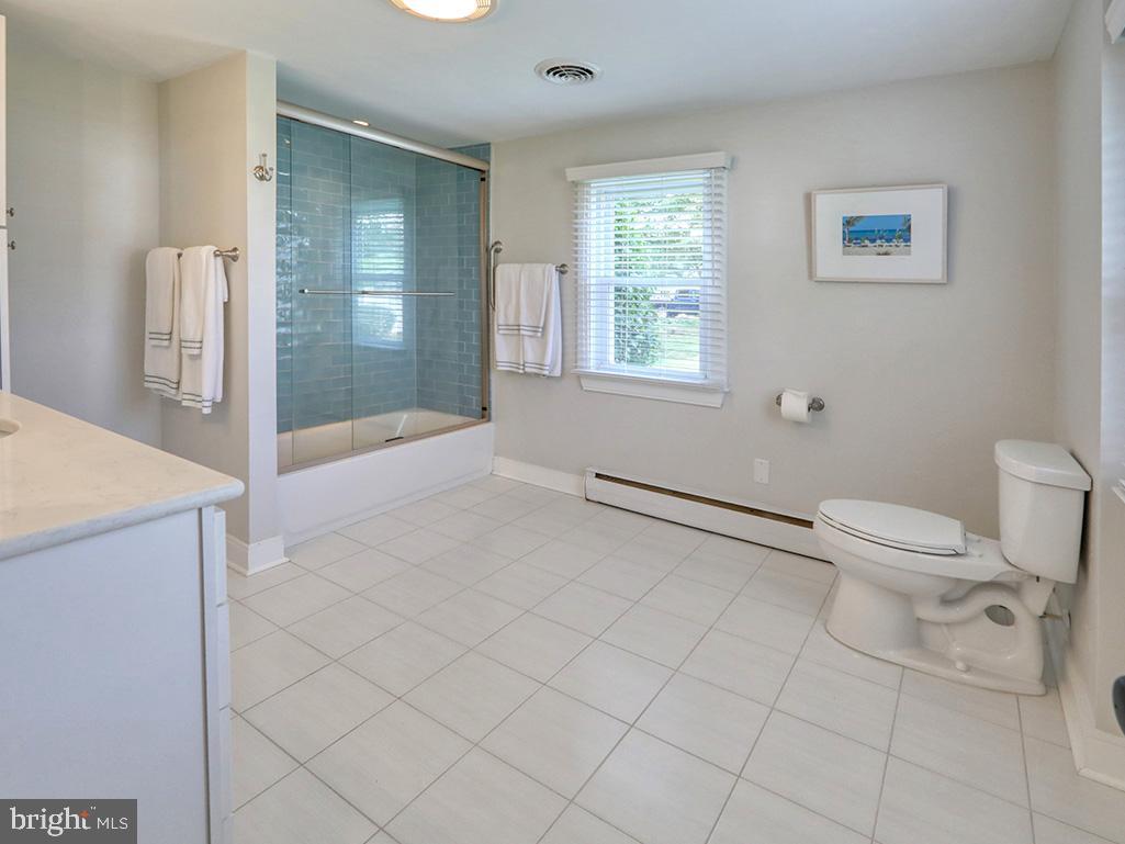 2605 York Road Lewes, DE 19958 - Photo 23 of 50 Primary Bath