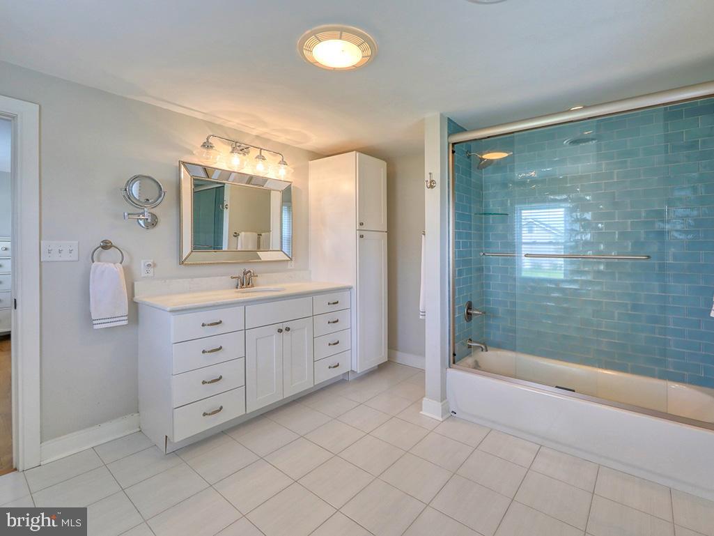 2605 York Road Lewes, DE 19958 - Photo 24 of 50 Primary Bath