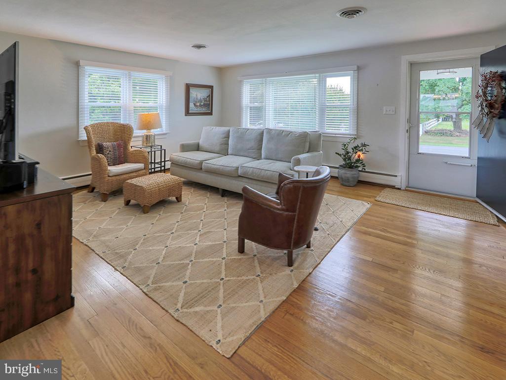 2605 York Road Lewes, DE 19958 - Photo 9 of 50 Living Room