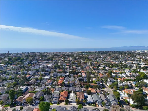 $3,275,000 | 2317 Elm Avenue, Manhattan Beach, CA 90266