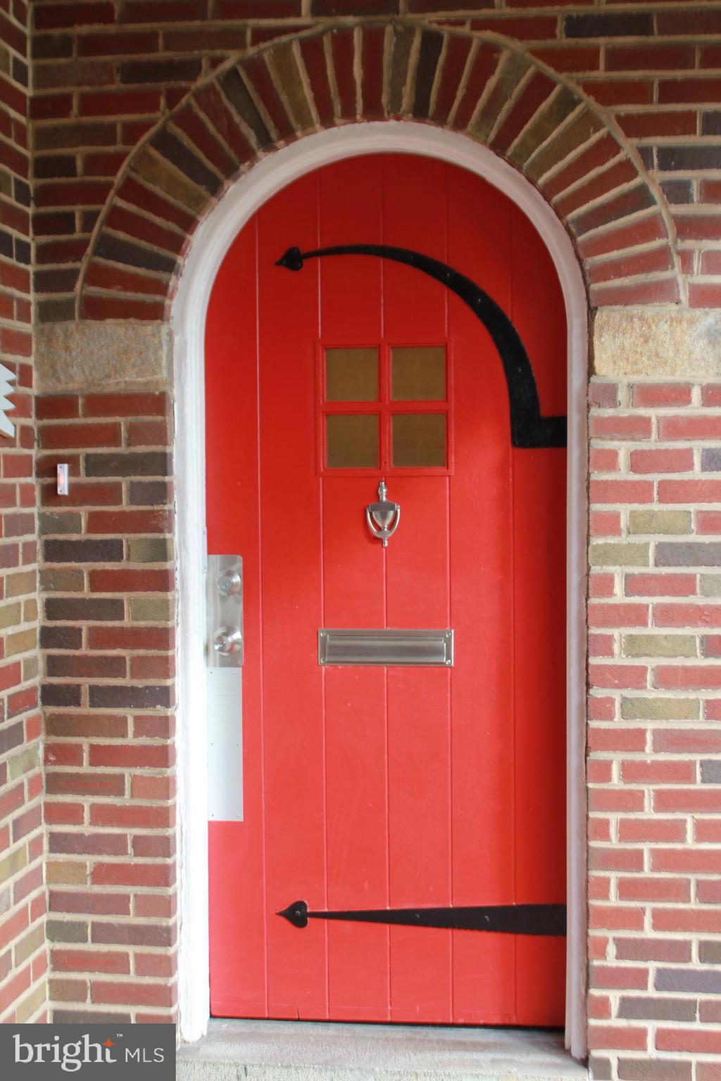 4630 Rokeby Road Baltimore, MD 21229 - Photo 4 of 48