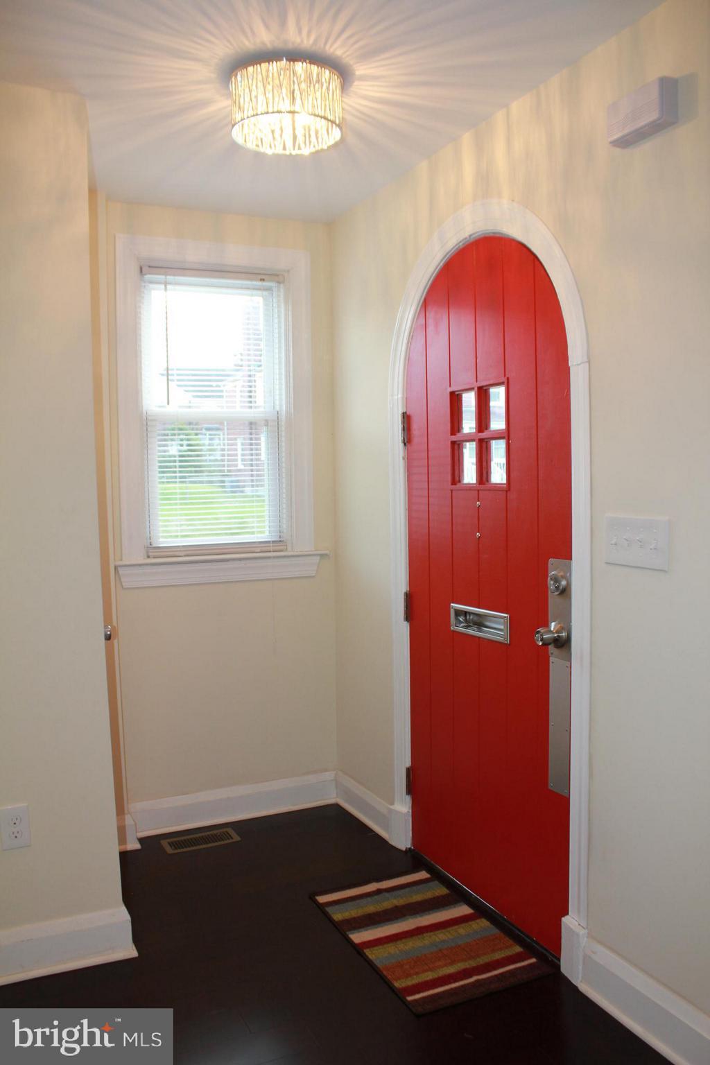 4630 Rokeby Road Baltimore, MD 21229 - Photo 5 of 48 Entry foyer