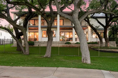 $1,950,000 | 12 Treehaven Lane, The Hills, TX 78738