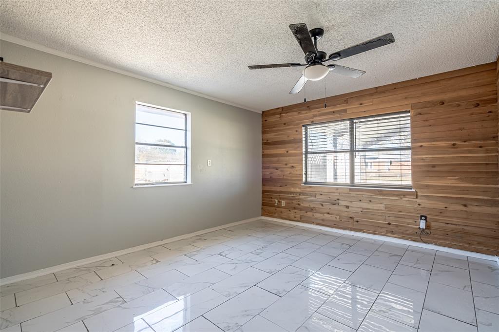601 Henry Street Dublin, TX 76446 - Photo 14 of 40 a view of an empty room with a window