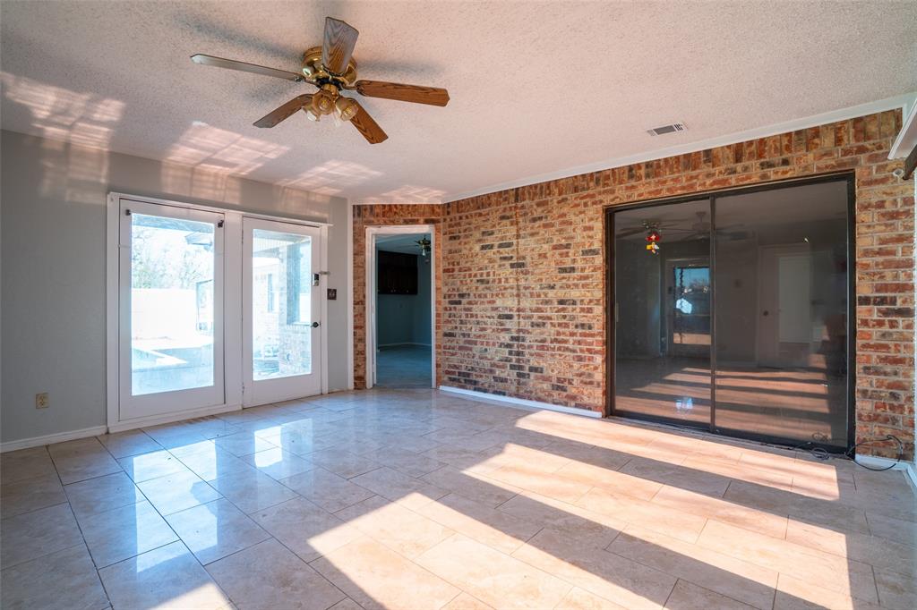601 Henry Street Dublin, TX 76446 - Photo 29 of 40 a view of a livingroom with a ceiling fan and window