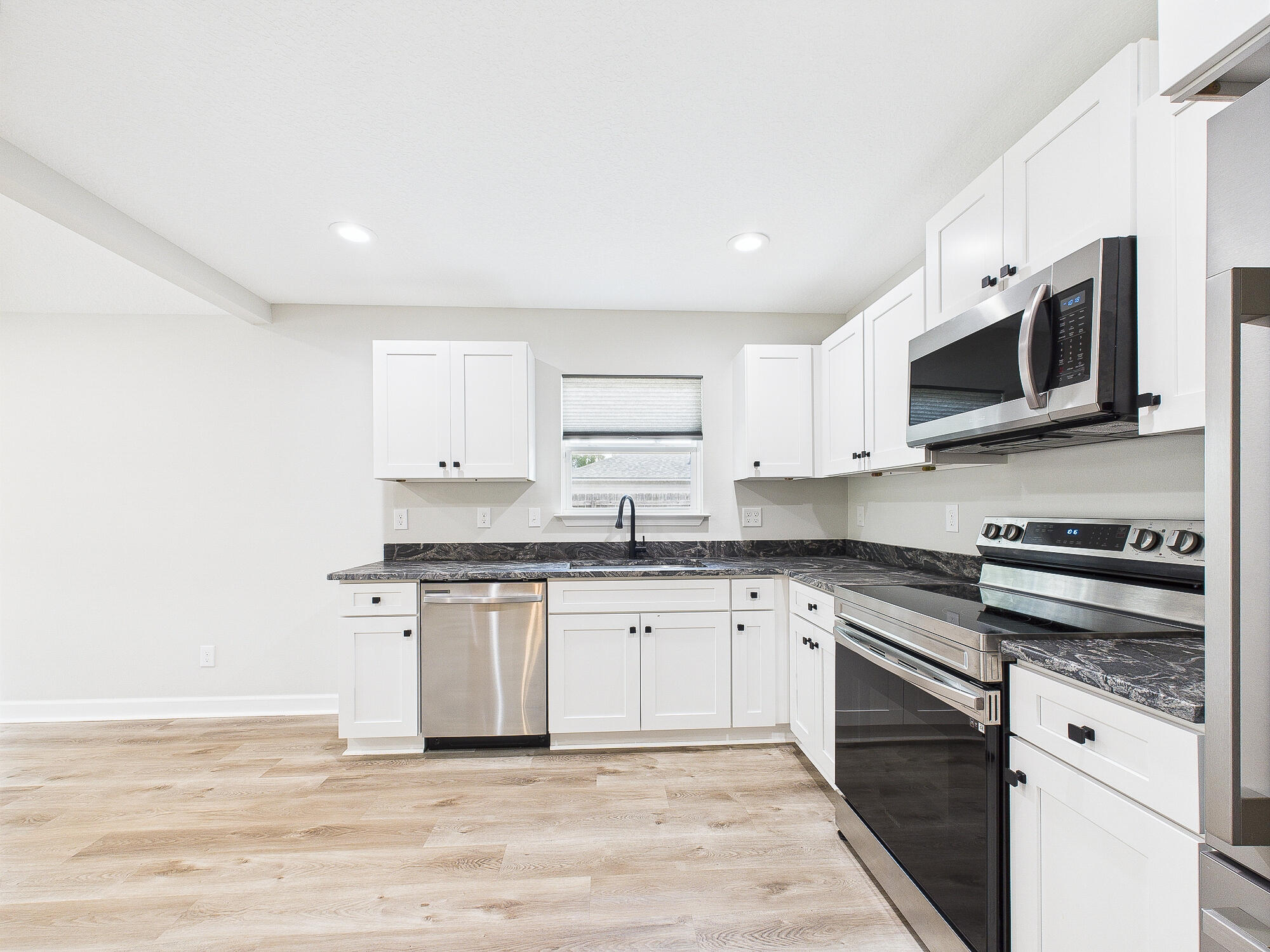 5117 Colt Drive Crestview, FL 32539 - Photo 11 of 32 Kitchen
