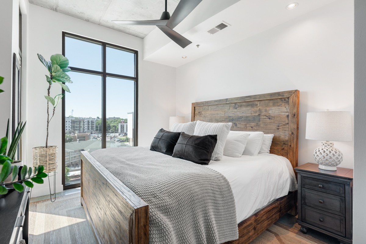 1510 Demonbreun Street, Unit 701 Nashville, TN 37203 - Photo 6 of 22 a bedroom with a large bed and a window