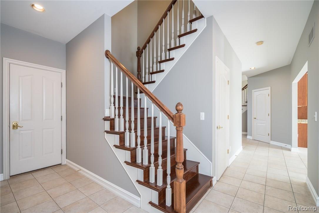 6602 Chatham Circle Rochester, MI 48306 - Photo 29 of 58 chatham-31.jpg