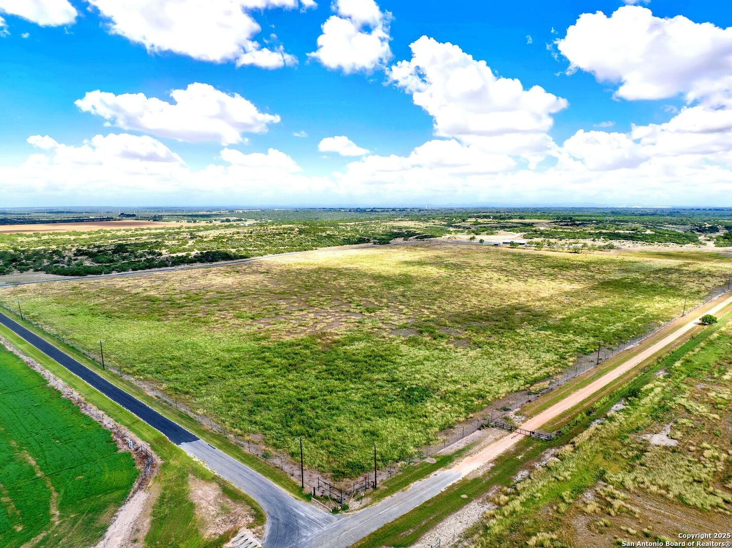 722 County Road 424 Hondo, TX 78861 - Photo 14 of 45 a view of an ocean from a balcony