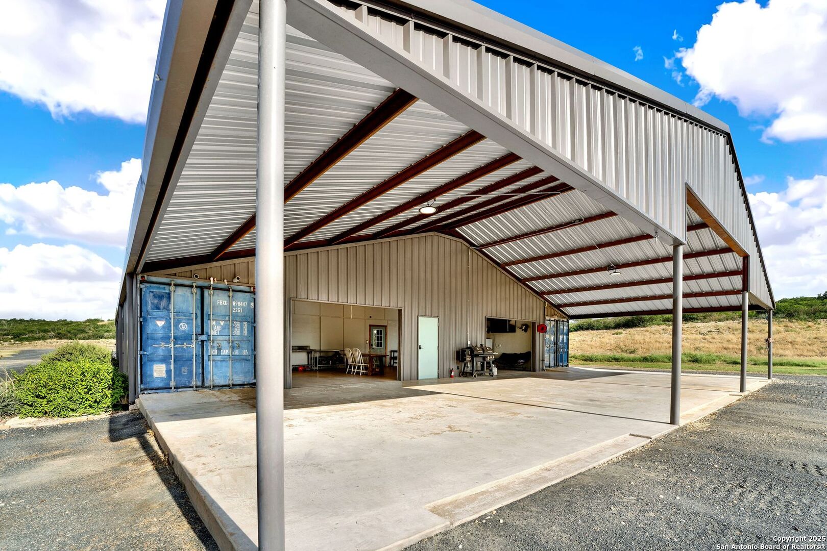722 County Road 424 Hondo, TX 78861 - Photo 21 of 45 a view of the balcony