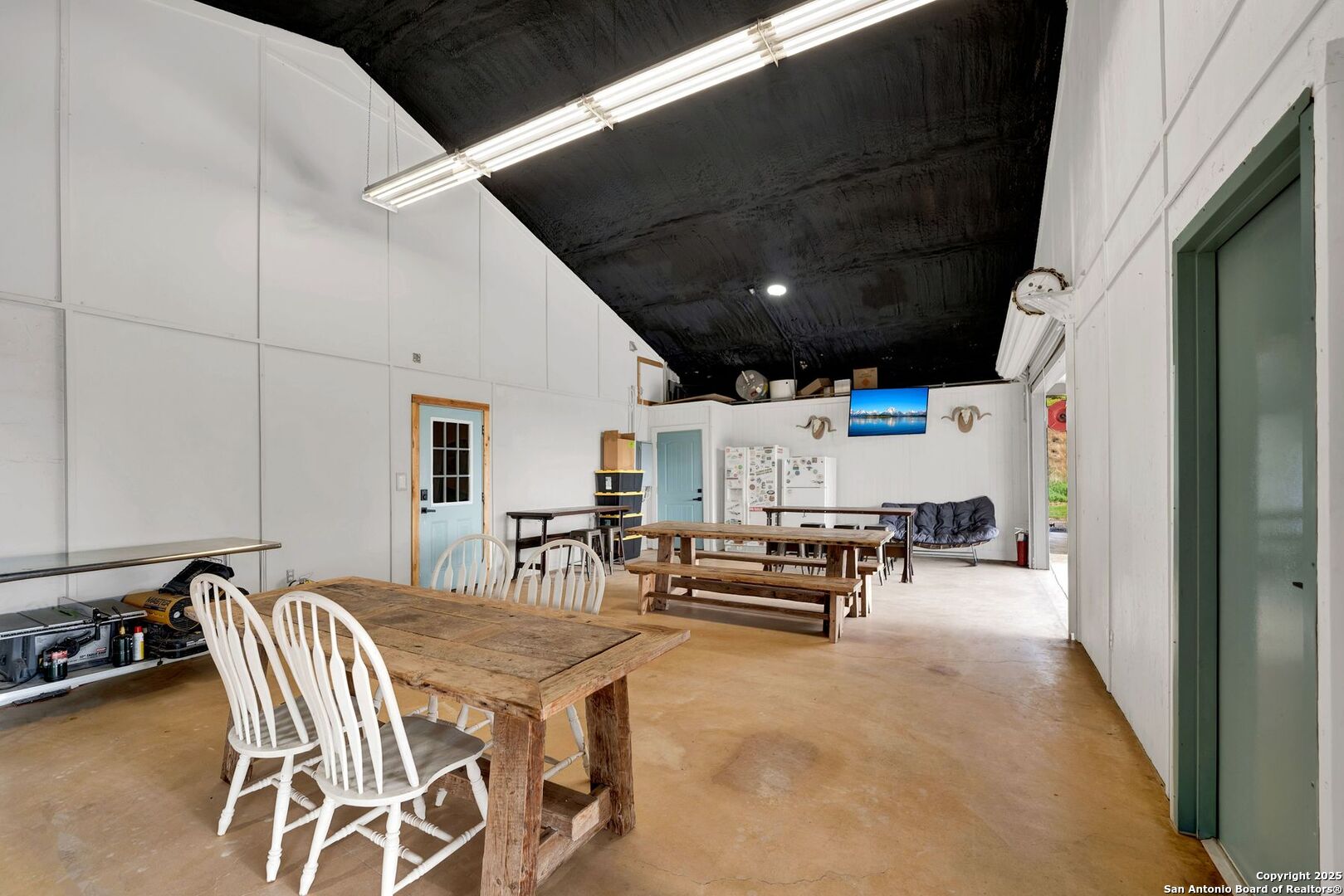 722 County Road 424 Hondo, TX 78861 - Photo 26 of 45