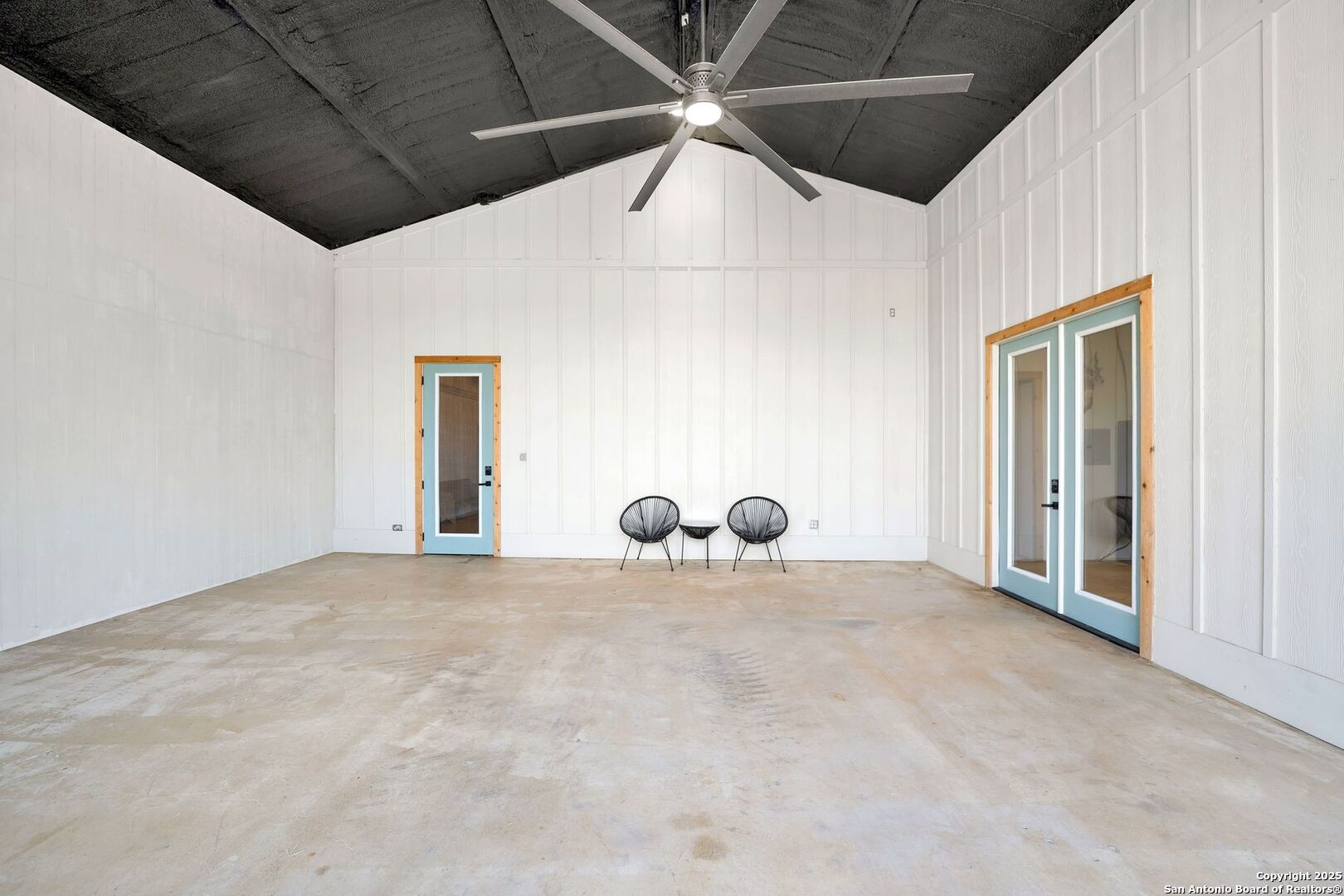 722 County Road 424 Hondo, TX 78861 - Photo 29 of 45 a view of a livingroom with a ceiling fan and window