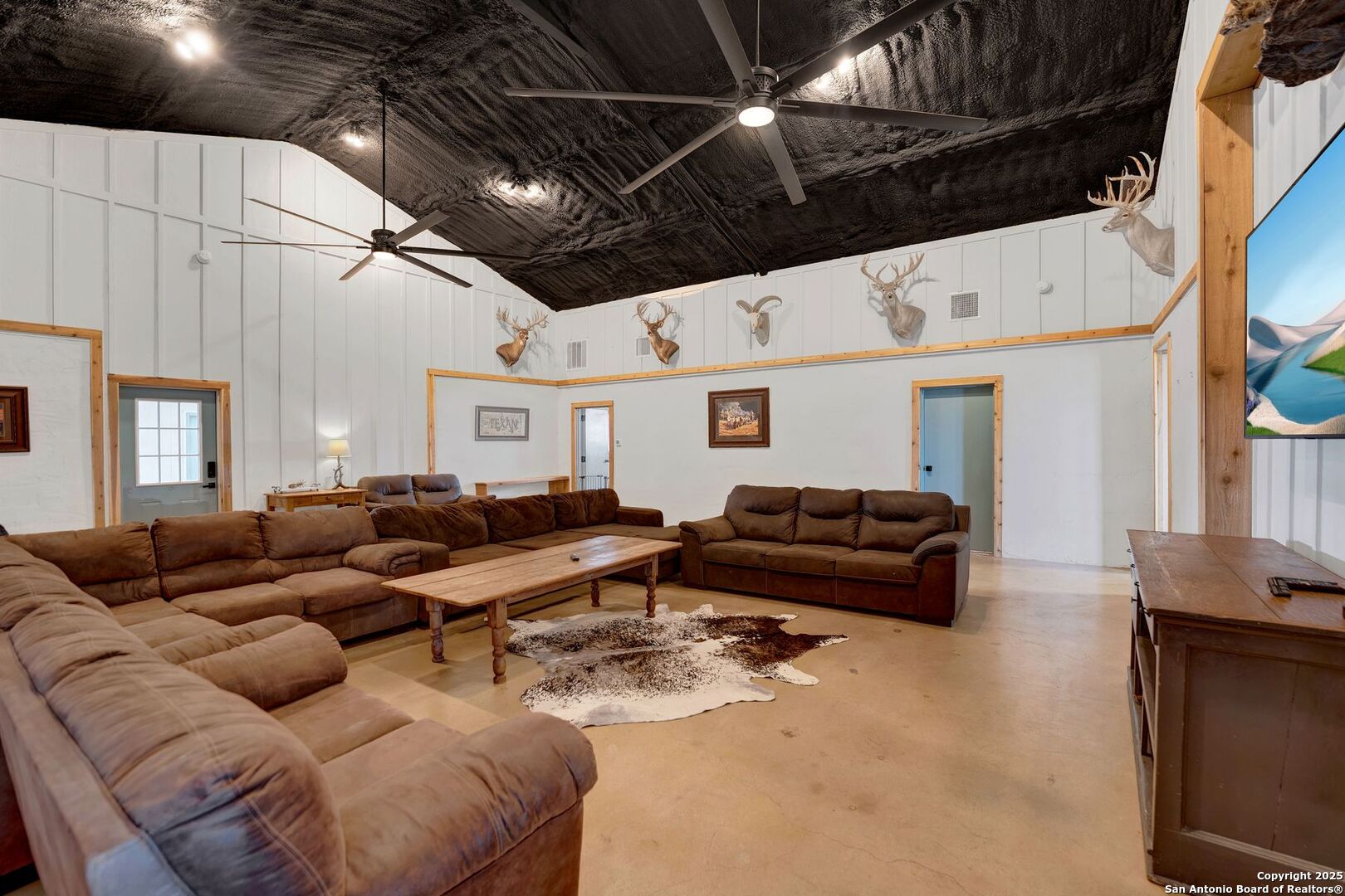 722 County Road 424 Hondo, TX 78861 - Photo 30 of 45 a living room with furniture and a flat screen tv