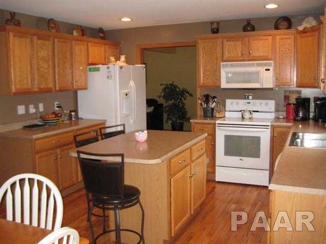 1516 Kingsbury Road Washington, IL 61571 - Photo 3 of 18 Gallery Image 3
