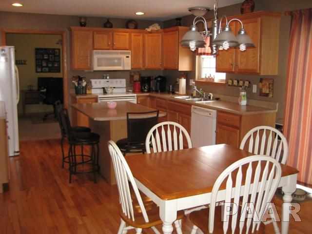 1516 Kingsbury Road Washington, IL 61571 - Photo 4 of 18 Gallery Image 4