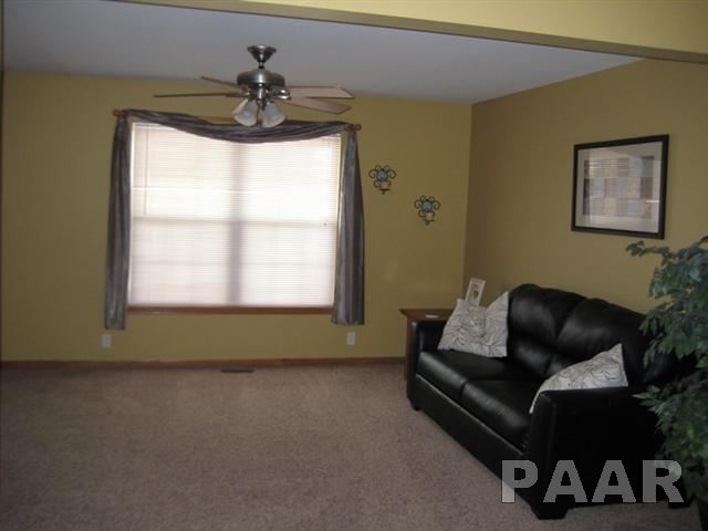 1516 Kingsbury Road Washington, IL 61571 - Photo 9 of 18 Gallery Image 9
